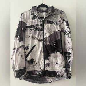 Lululemon Abstract Black and Gray Hooded Light Windbreaker - Like New! - Size 4